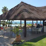 Mi Capricho, Beachfront, Grownfloor, Private Garden & Terrace Апартаменты *