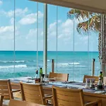 Mi Capricho, Beachfront, Grownfloor, Private Garden & Terrace Апартаменты *