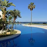 Mi Capricho, Beachfront, Grownfloor, Private Garden & Terrace Апартаменты Ситио-де-Калаонда