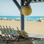 Mi Capricho, Beachfront, Grownfloor, Private Garden & Terrace Ситио-де-Калаонда