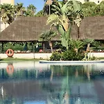 Mi Capricho, Beachfront, Grownfloor, Private Garden & Terrace Апартаменты *