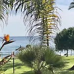 Апартаменты Mi Capricho, Beachfront, Grownfloor, Private Garden & Terrace *