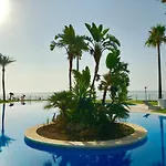 Апартаменты Mi Capricho, Beachfront, Grownfloor, Private Garden & Terrace