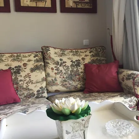 Mi Capricho, Beachfront, Grownfloor, Private Garden & Terrace Apartment *