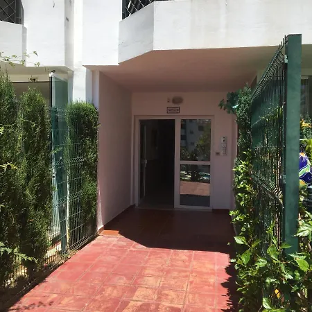 Apartment Mi Capricho, Beachfront, Grownfloor, Private Garden & Terrace Sitio de Calahonda