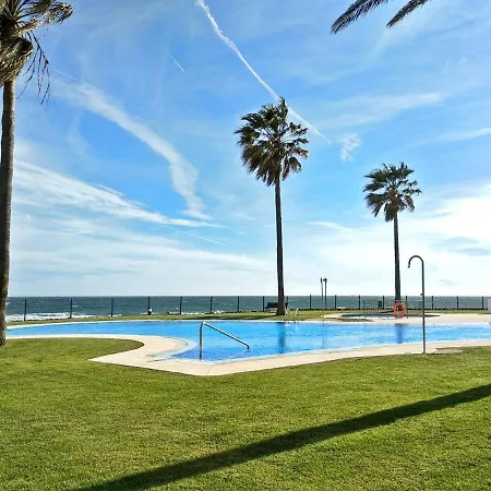 Apartment Mi Capricho, Beachfront, Grownfloor, Private Garden & Terrace