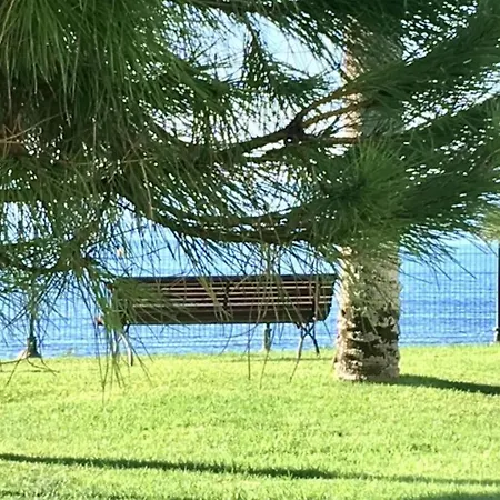 Mi Capricho, Beachfront, Grownfloor, Private Garden & Terrace Apartment Sitio de Calahonda