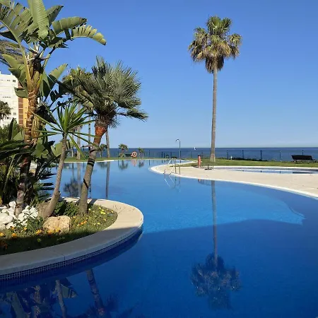 Mi Capricho, Beachfront, Grownfloor, Private Garden & Terrace Apartment Sitio de Calahonda