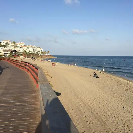 Mi Capricho, Beachfront, Grownfloor, Private Garden & Terrace Apartment Sitio de Calahonda