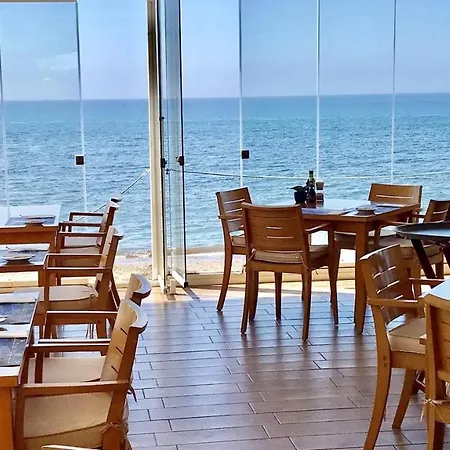 Apartment Mi Capricho, Beachfront, Grownfloor, Private Garden & Terrace Sitio de Calahonda