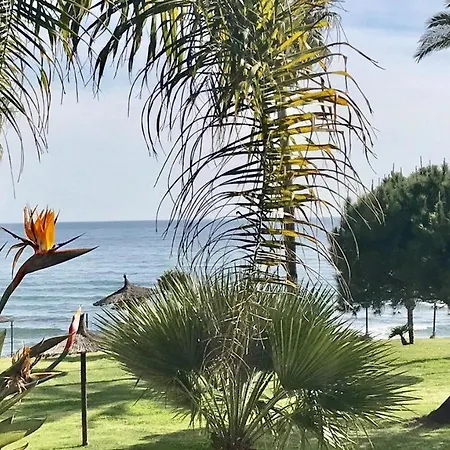 Apartment Mi Capricho, Beachfront, Grownfloor, Private Garden & Terrace *