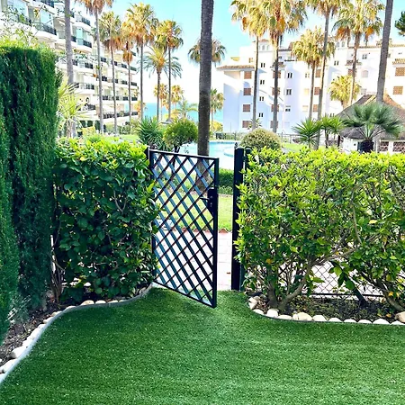 Mi Capricho, Beachfront, Grownfloor, Private Garden & Terrace Apartment *