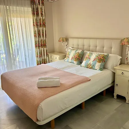 Апартаменты Mi Capricho, Beachfront, Grownfloor, Private Garden & Terrace