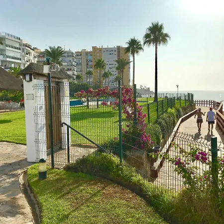 Apartment Mi Capricho, Beachfront, Grownfloor, Private Garden & Terrace