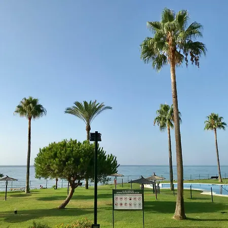 Mi Capricho, Beachfront, Grownfloor, Private Garden & Terrace Apartment Sitio de Calahonda