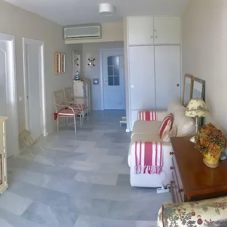 Apartment Mi Capricho, Beachfront, Grownfloor, Private Garden & Terrace