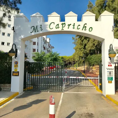 Mi Capricho, Beachfront, Grownfloor, Private Garden & Terrace Apartment Sitio de Calahonda