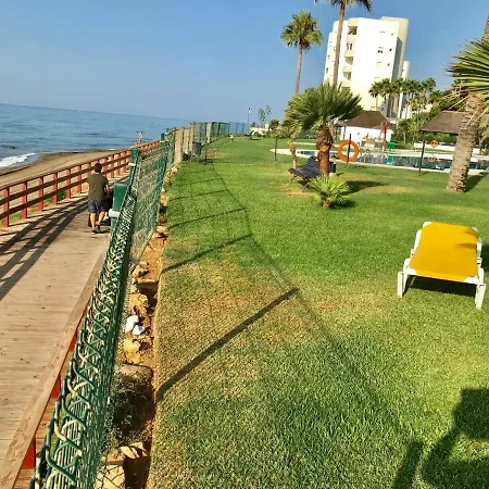 Apartment Mi Capricho, Beachfront, Grownfloor, Private Garden & Terrace Sitio de Calahonda