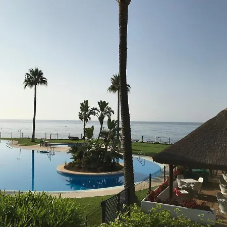 Apartment Mi Capricho, Beachfront, Grownfloor, Private Garden & Terrace *